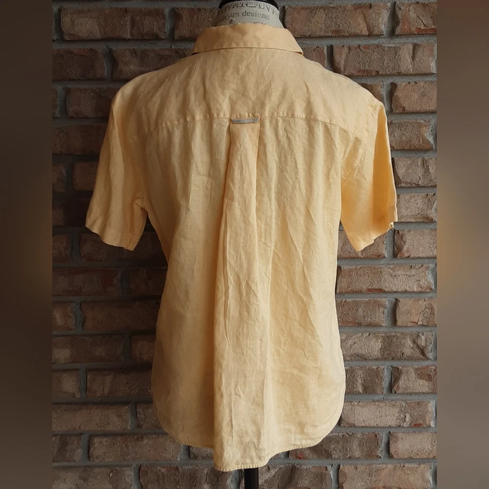 Lafayette 148 New York 100% Linen Light Yellow Button Down Shirt. - Picture 4 of 6